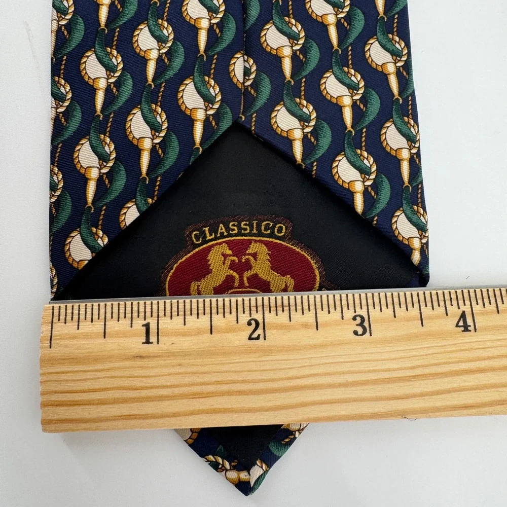 Classico Designed by Paolo Gucci sophisticated necktie